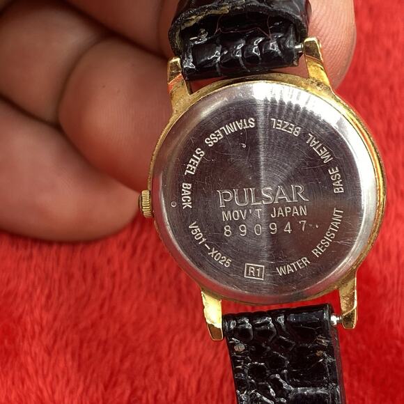 Vintage Pulsar Watch Women 24mm Gold Tone V501-X058 Leather Band Needs Battery - Picture 4 of 14